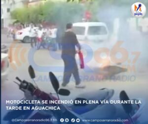 MOTOCICLETA SE INCENDIÓ EN PLENA VÍA DURANTE LA TARDE EN AGUACHICA